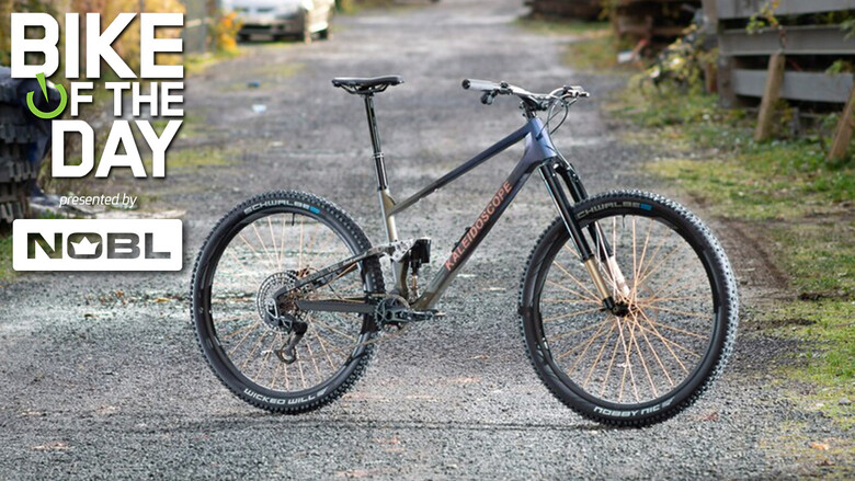 2017 Commencal Meta AM V4.2 FOX 650b Bike - Reviews, Comparisons